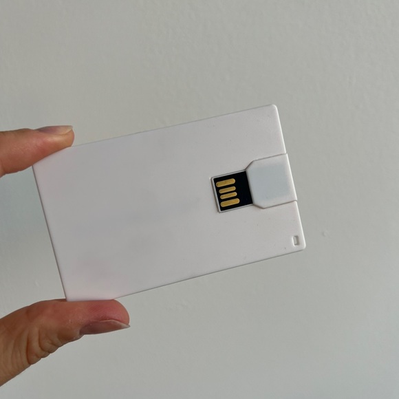 Vero Moda sleek thin portable thin card usb flash drive 1.99 GB - Picture 3 of 3